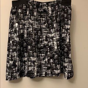 Sejour  black/white pattern skirt size 22.